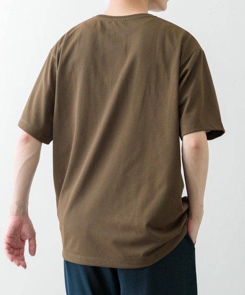 ITEMS URBANRESEARCH（アイテムズ アーバンリサーチ）の「『UVカット』汗染み防止×吸水速乾Tシャツ（Tシャツ/カットソー・メンズ・オリーブ/チャコールグレー/ホワイト・MEDIUM/LARGE）」の18枚目の写真