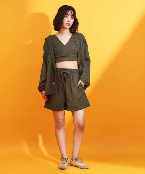 THE SHOP TK (ザ ショップ ティーケー )の「【mizugiwa/ラッシュガード】パット入りリボンビスチェ/セットアップ可/接触冷感/UVケア/洗える(タンクトップ・レディース・ブラック/カーキ・12/13)」の12枚目の写真