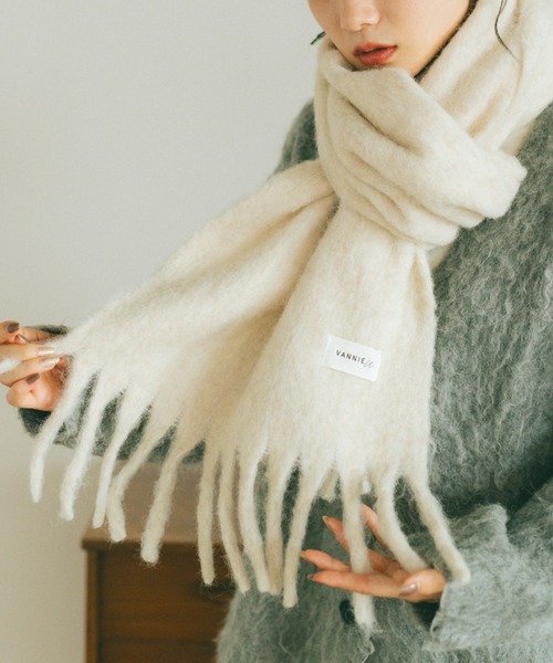 VANNIE U（ヴァニーユー）の「ウール混ミックスボリュームマフラー