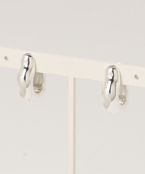 ANNIKA INEZ（アニカイネズ）の「ANNIKA INEZ Ample Hinge Hoops, Sml アニカ イネズ アンプル ヒンジ フープ ピアス スモール（ピアス（両耳用）・レディース・シルバー・FREE）」の10枚目の写真