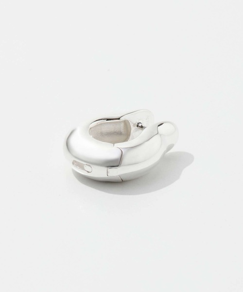 ANNIKA INEZ（アニカイネズ）の「ANNIKA INEZ Ample Hinge Hoops, Sml アニカ イネズ アンプル ヒンジ フープ ピアス スモール（ピアス（両耳用）・レディース・シルバー・FREE）」の5枚目の写真