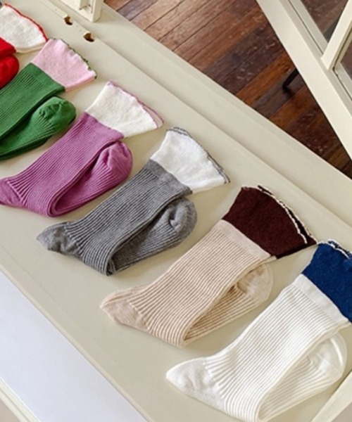 SANSeLF（サンセルフ）の「【SANSeLF】 バイカラーリブソックス メロウフリル シンプルロング丈 ストリートカジュアル saa25a011（ソックス/靴下・レディース・グリーン/ブラウン/グレー/パープル/オートミール・FREE）」の3枚目の写真