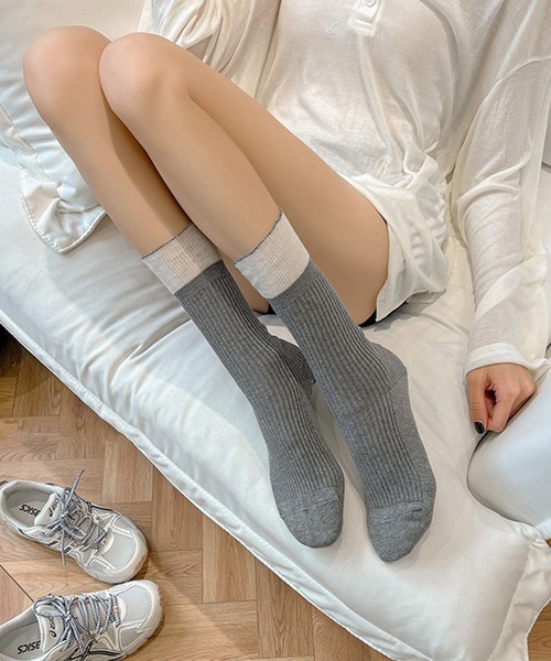 SANSeLF（サンセルフ）の「【SANSeLF】 バイカラーリブソックス メロウフリル シンプルロング丈 ストリートカジュアル saa25a011（ソックス/靴下・レディース・グリーン/ブラウン/グレー/パープル/オートミール・FREE）」の7枚目の写真