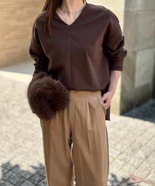 Emma Taylor(エマテイラー)の「ライトダンボール抜き衿プルオーバー(Tシャツ/カットソー・レディース・ネイビー/ホワイト/ブラウン/グレイッシュベージュ/ブラック・FREE)」の3枚目の写真