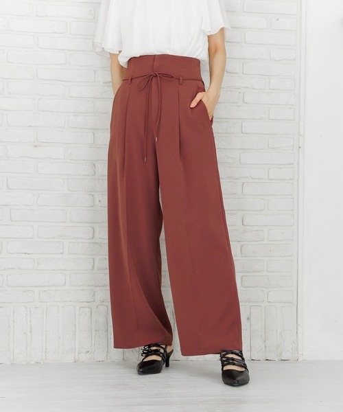 mysty woman(ミスティウーマン)の「リボンベルトタックパンツ2 583286(その他パンツ・レディース・ブラック/ブラウン系その他/ホワイト系その他・FREE)」の3枚目の写真