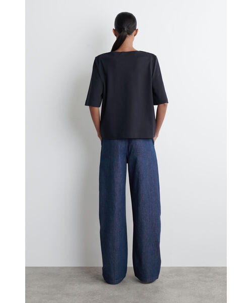 COS（コス）の「ボートネックコットンTシャツ（Tシャツ/カットソー・レディース・ネイビー/ライトピンク・XS/S/M/L）」の4枚目の写真