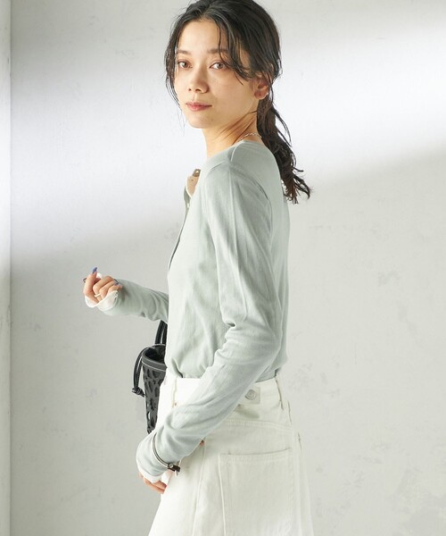 MILLER（ミラー）の「【SHIPS別注】miller: シアー ヘンリー ネック ロング スリーブ TEE（Tシャツ/カットソー・レディース・ブラウン/ホワイト/ダークグレー/ライトブルー/ネイビー/イエロー/ライトグリーン・ONE SIZE）」の20枚目の写真