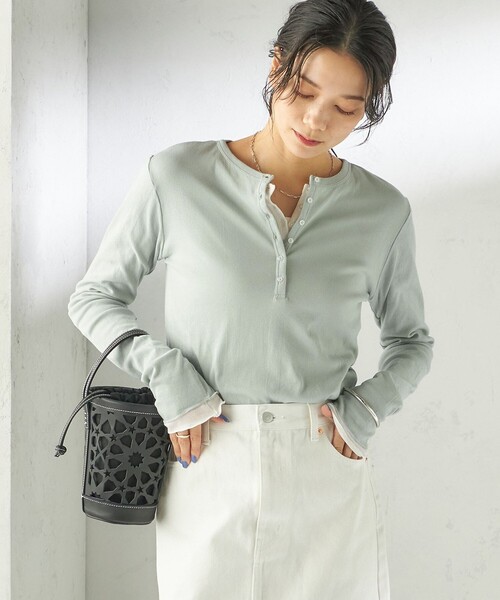 MILLER（ミラー）の「【SHIPS別注】miller: シアー ヘンリー ネック ロング スリーブ TEE（Tシャツ/カットソー・レディース・ブラウン/ホワイト/ダークグレー/ライトブルー/ネイビー/イエロー/ライトグリーン・ONE SIZE）」の22枚目の写真