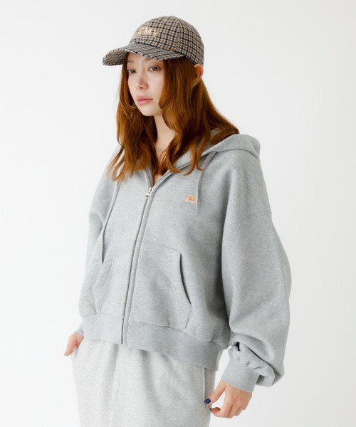 KELTY(ケルティ)の「【KELTY/ケルティ】ミニロゴクロップドジップパーカー / フーディ(パーカー・レディース・グレー/ブラック・フリー)」の9枚目の写真