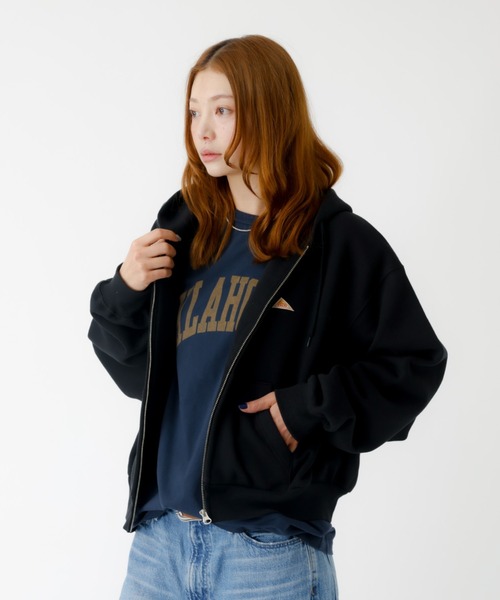 KELTY(ケルティ)の「【KELTY/ケルティ】ミニロゴクロップドジップパーカー / フーディ(パーカー・レディース・グレー/ブラック・フリー)」の16枚目の写真