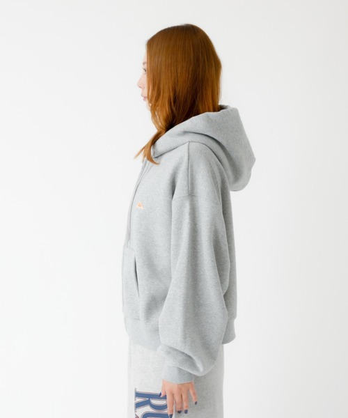 KELTY(ケルティ)の「【KELTY/ケルティ】ミニロゴクロップドジップパーカー / フーディ(パーカー・レディース・グレー/ブラック・フリー)」の22枚目の写真
