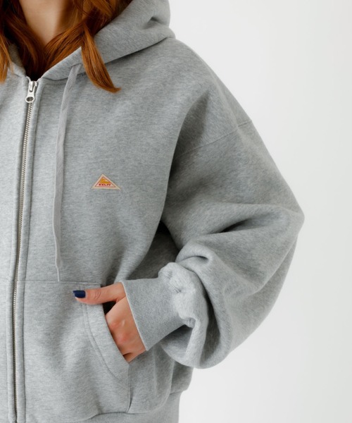 KELTY(ケルティ)の「【KELTY/ケルティ】ミニロゴクロップドジップパーカー / フーディ(パーカー・レディース・グレー/ブラック・フリー)」の4枚目の写真