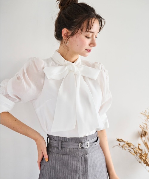 31 Sons de mode（トランテアン　ソン　ドゥ　モード）の「2025秋冬新作 シャーリングシアーボウタイブラウス（シャツ/ブラウス・レディース・ラベンダー/グリーン/オフホワイト・ﾌﾘ-）」の2枚目の写真