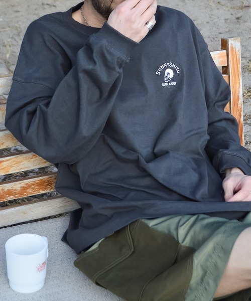 Sunny Smith（サニースミス）の「【SUNNY SMITH】Smith Signature ワンポイント刺繍ロングスリーブTシャツ（Tシャツ/カットソー・メンズ・ホワイト/チャコールグレー・LARGE/MEDIUM）」の7枚目の写真