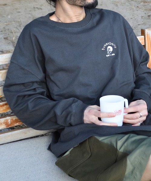 Sunny Smith（サニースミス）の「【SUNNY SMITH】Smith Signature ワンポイント刺繍ロングスリーブTシャツ（Tシャツ/カットソー・メンズ・ホワイト/チャコールグレー・LARGE/MEDIUM）」の8枚目の写真