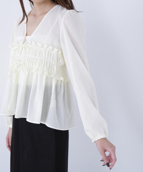 NATURAL BEAUTY BASIC（ナチュラルビューティーベーシック）の「◇Ｖネックシャーリングペプラムブラウス（シャツ/ブラウス・レディース・ダークブラウン/オフホワイト・SMALL/MEDIUM）」の10枚目の写真