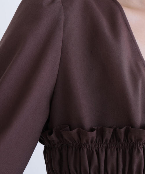 NATURAL BEAUTY BASIC（ナチュラルビューティーベーシック）の「◇Ｖネックシャーリングペプラムブラウス（シャツ/ブラウス・レディース・ダークブラウン/オフホワイト・SMALL/MEDIUM）」の19枚目の写真