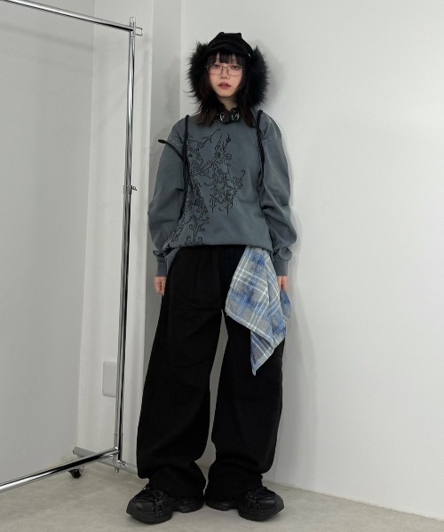 Never mind the XU / Chikashitsu+（ネバーマインド ザ エックスユー / チカシツプラス）の「【Nerd out XU】waist scarf denim wide pants / 【ナードアウトエックスユー】ウエストスカーフワイドデニムパンツ（デニムパンツ・メンズ・ブラック・M）」の6枚目の写真