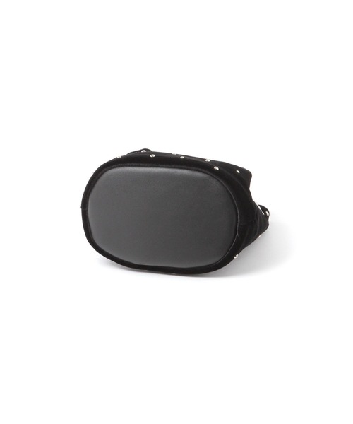 LAKOLE（ラコレ）の「ベロアスタッズ巾着バッグ / 587760（ショルダーバッグ・レディース・アイボリー/ブラック/ライトブルー・FREE）」の13枚目の写真