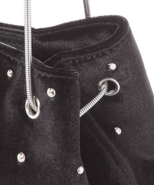 LAKOLE（ラコレ）の「ベロアスタッズ巾着バッグ / 587760（ショルダーバッグ・レディース・アイボリー/ブラック/ライトブルー・FREE）」の17枚目の写真