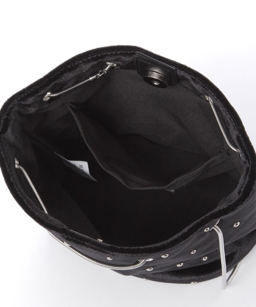 LAKOLE（ラコレ）の「ベロアスタッズ巾着バッグ / 587760（ショルダーバッグ・レディース・アイボリー/ブラック/ライトブルー・FREE）」の19枚目の写真