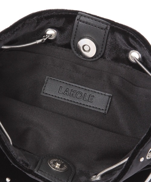 LAKOLE（ラコレ）の「ベロアスタッズ巾着バッグ / 587760（ショルダーバッグ・レディース・アイボリー/ブラック/ライトブルー・FREE）」の20枚目の写真