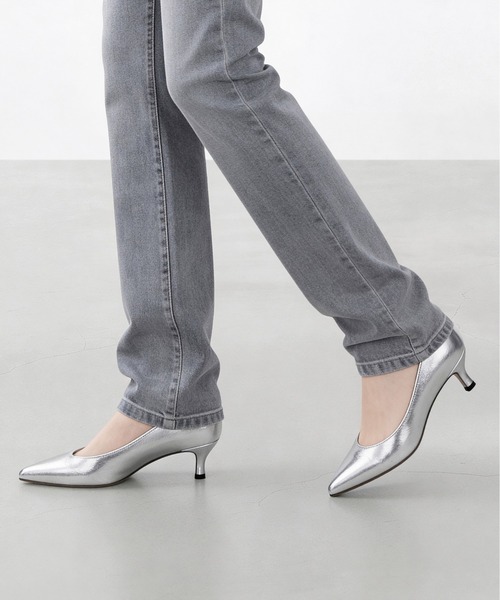 MAMIAN(マミアン)の「iCoN COLORS / ポインテッドトゥ パンプス (5.0cmヒール)(パンプス・レディース・ブラック/グレイッシュベージュ/ブラック系その他/ベージュ系その他/シルバー・23.5cm/24.0cm/24.5cm/23.0cm/22.5cm/25.0cm)」の5枚目の写真