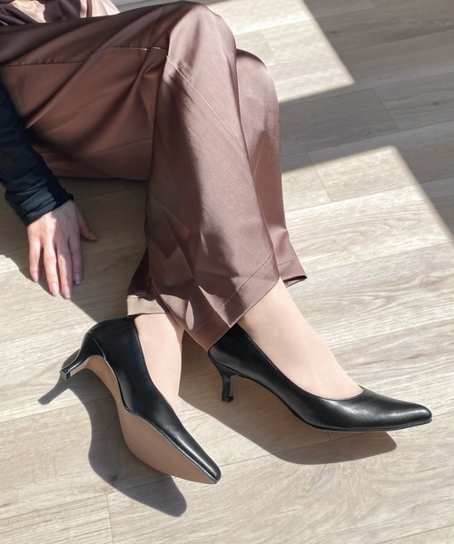 MAMIAN(マミアン)の「iCoN COLORS / ポインテッドトゥ パンプス (5.0cmヒール)(パンプス・レディース・ブラック/グレイッシュベージュ/ブラック系その他/ベージュ系その他/シルバー・23.5cm/24.0cm/24.5cm/23.0cm/22.5cm/25.0cm)」の2枚目の写真