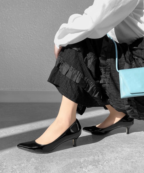 MAMIAN(マミアン)の「iCoN COLORS / ポインテッドトゥ パンプス (5.0cmヒール)(パンプス・レディース・ブラック/グレイッシュベージュ/ブラック系その他/ベージュ系その他/シルバー・23.5cm/24.0cm/24.5cm/23.0cm/22.5cm/25.0cm)」の17枚目の写真