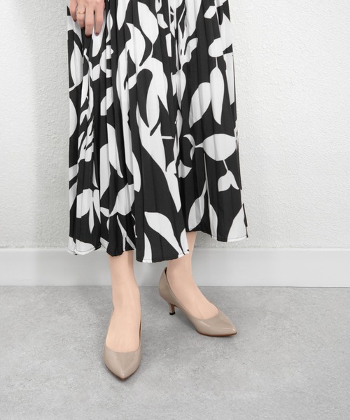 MAMIAN(マミアン)の「iCoN COLORS / ポインテッドトゥ パンプス (5.0cmヒール)(パンプス・レディース・ブラック/グレイッシュベージュ/ブラック系その他/ベージュ系その他/シルバー・23.5cm/24.0cm/24.5cm/23.0cm/22.5cm/25.0cm)」の7枚目の写真