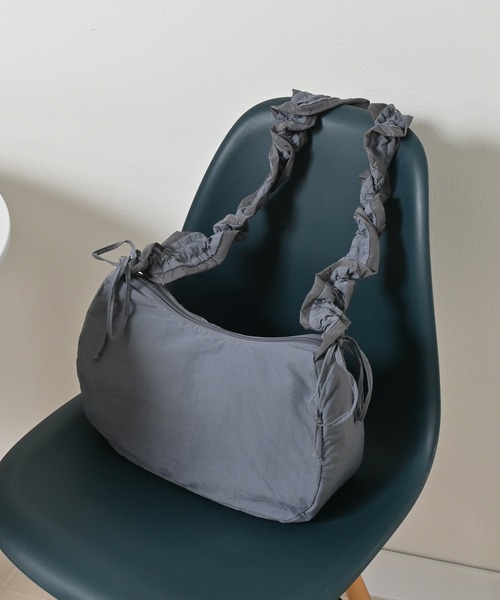 Honeys（ハニーズ）の「ギャザーショルダーバッグ（ショルダーバッグ・レディース・アイボリー/グレイッシュベージュ/ブラック/ブルーグレー・FREE）」の3枚目の写真