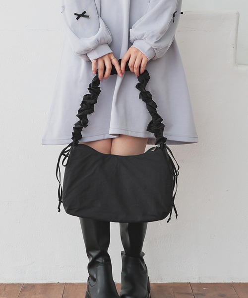 Honeys（ハニーズ）の「ギャザーショルダーバッグ（ショルダーバッグ・レディース・アイボリー/グレイッシュベージュ/ブラック/ブルーグレー・FREE）」の6枚目の写真