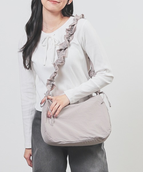 Honeys（ハニーズ）の「ギャザーショルダーバッグ（ショルダーバッグ・レディース・アイボリー/グレイッシュベージュ/ブラック/ブルーグレー・FREE）」の10枚目の写真