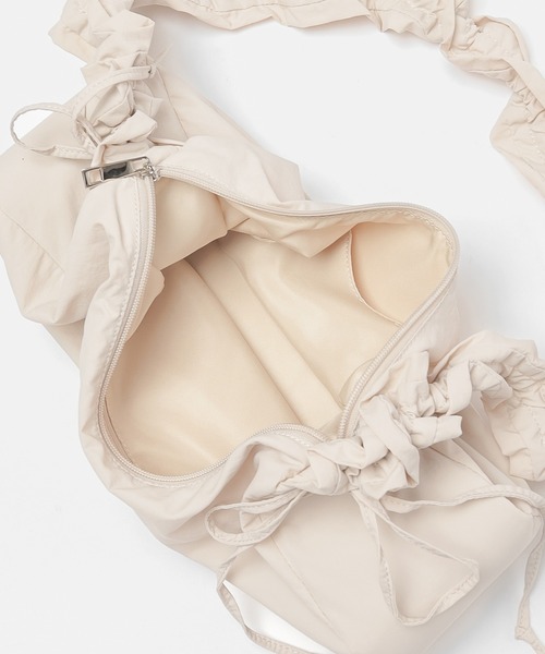 Honeys（ハニーズ）の「ギャザーショルダーバッグ（ショルダーバッグ・レディース・アイボリー/グレイッシュベージュ/ブラック/ブルーグレー・FREE）」の16枚目の写真