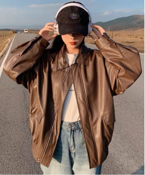 WEGO（ウィゴー）の「WEGO/オーバーサイズフェイクレザージャケット/アウター（ブルゾン・レディース・ブラウン/ブラック・MEDIUM）」の2枚目の写真