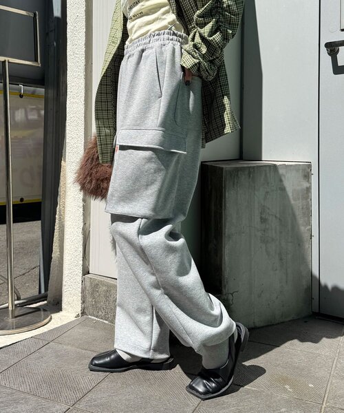 CIAOPANIC(チャオパニック)の「TCポンチスウェットカーゴパンツ(その他パンツ・レディース・ライトグレー/グレー・MEDIUM/LARGE)」の4枚目の写真