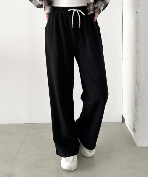 CLEA(クレア)の「ワイドストレートスウェットパンツ(スウェットパンツ・レディース・オートミール/ネイビー/グレー/ブラック/アイボリー・M)」の3枚目の写真