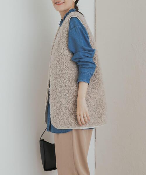 URBAN RESEARCH DOORS（アーバンリサーチドアーズ）の「リバーシブルボアベスト（その他アウター・レディース・チャコールグレー/ベージュ系その他・MEDIUM）」の5枚目の写真