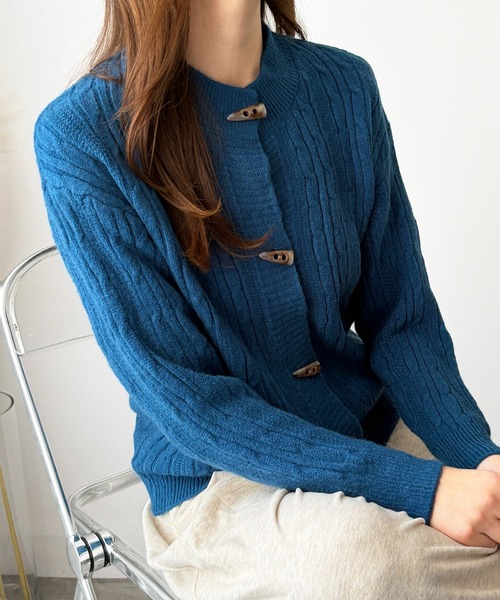 Amulet（アミュレット）の「ナチュラルに暖かさをまとう◎ ケーブル風トグルボタンカーディガン（カーディガン/ボレロ・レディース・レッド/ピンク/ホワイト/オレンジ/ブルー/ライトブルー・FREE）」の13枚目の写真