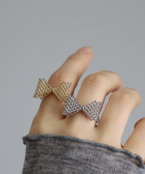 Vini（ヴィニ）の「3D ribbon ビーズ リング　( フリーサイズ )（リング・レディース・シルバー/ゴールド・FREE）」の2枚目の写真