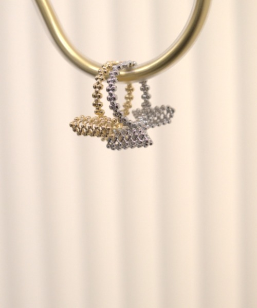 Vini（ヴィニ）の「3D ribbon ビーズ リング　( フリーサイズ )（リング・レディース・シルバー/ゴールド・FREE）」の4枚目の写真