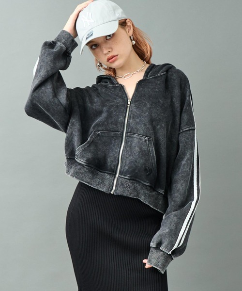 ANAP（アナップ）の「ウォッシュ 加工 ライン スウェット ジップ パーカー（パーカー・レディース・ピンク/ライトグレー/ブルー/ブラック・FREE）」の6枚目の写真