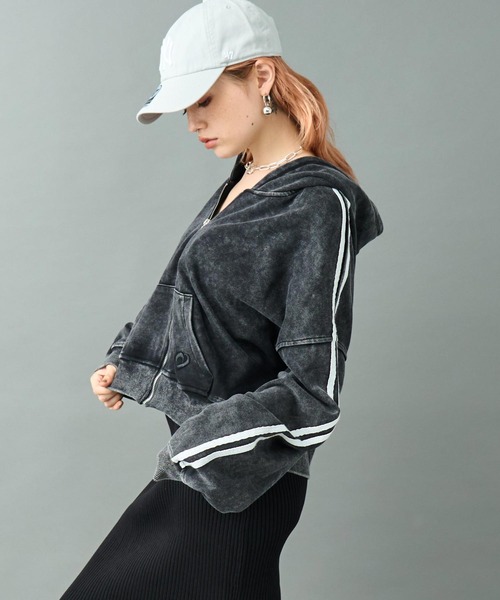 ANAP（アナップ）の「ウォッシュ 加工 ライン スウェット ジップ パーカー（パーカー・レディース・ピンク/ライトグレー/ブルー/ブラック・FREE）」の11枚目の写真