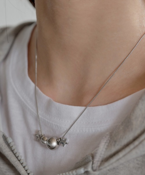 UNE MANSION（ユヌマンション）の「ツースターボールチョーカーネックレス（ネックレス・レディース・シルバー・ONESIZE）」の9枚目の写真