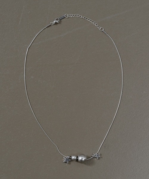 UNE MANSION（ユヌマンション）の「ツースターボールチョーカーネックレス（ネックレス・レディース・シルバー・ONESIZE）」の4枚目の写真