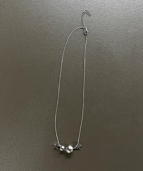 UNE MANSION（ユヌマンション）の「ツースターボールチョーカーネックレス（ネックレス・レディース・シルバー・ONESIZE）」の3枚目の写真