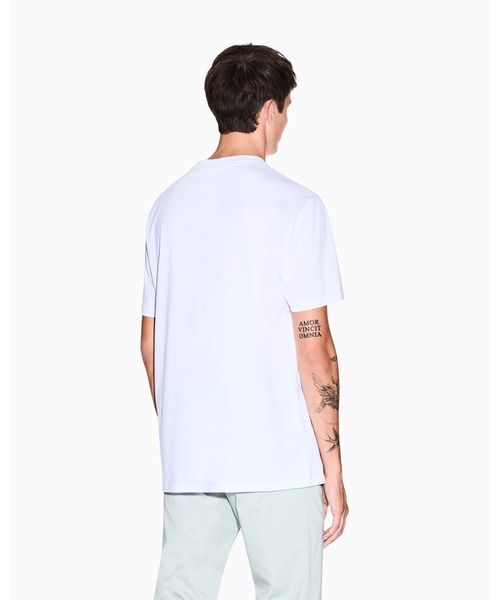 ARMANI EXCHANGE(アルマーニエクスチェンジ)の「【A|X アルマーニ エクスチェンジ】ミニロゴパッチ 半袖クルーネックTシャツ/REGULAR(Tシャツ/カットソー・メンズ・ホワイト/ブラック・LARGE/MEDIUM/SMALL/X-LARGE/X-SMALL/XX-LARGE)」の3枚目の写真