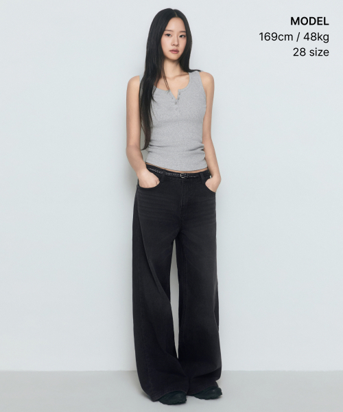 MUSINSA STANDARD WOMAN（ムシンサスタンダードウーマン）の「ウィメンズワイドトラペーズデニムパンツ[ウォッシュドブラック]（デニムパンツ・レディース・その他・30/24/25/26/27/28/29）」の2枚目の写真
