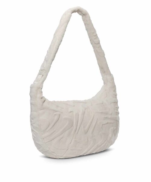 NIKE(ナイキ)の「ナイキ スポーツウェア フェイクファー スラウチーバッグ (19L) / Nike Sportswear Faux Fur Slouchy Bag (19L) HQ7515-030 Phantom(ショルダーバッグ・レディース・クリーム・ONE SIZE)」の2枚目の写真