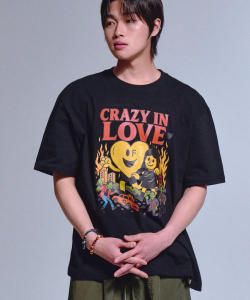 GRAVER（グレーバー）の「[ユニセックス]CRAZY IN LOVE 半袖Tシャツ_ブラック（Tシャツ/カットソー・レディース・ブラック・LARGE/MEDIUM/SMALL）」の2枚目の写真